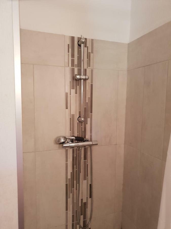 Appartement Location au coeur des Chênes à Sérignan-du-Comtat Extérieur photo